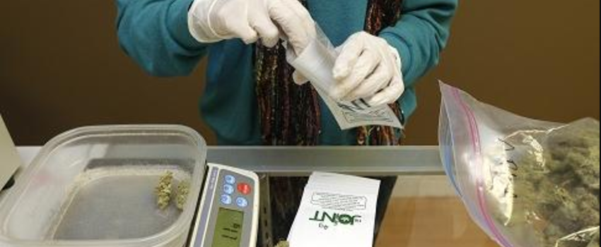 Selling_Marijuana